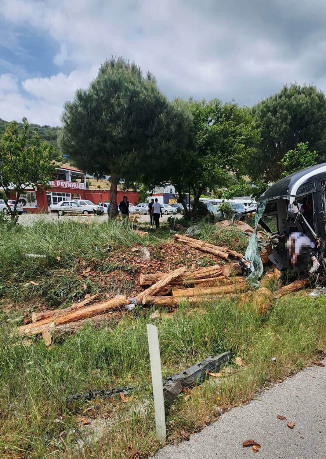 Biri yolcu otobüsü 3 araç kaza yaptı! 8 ölü, çok sayıda yaralı var 7
